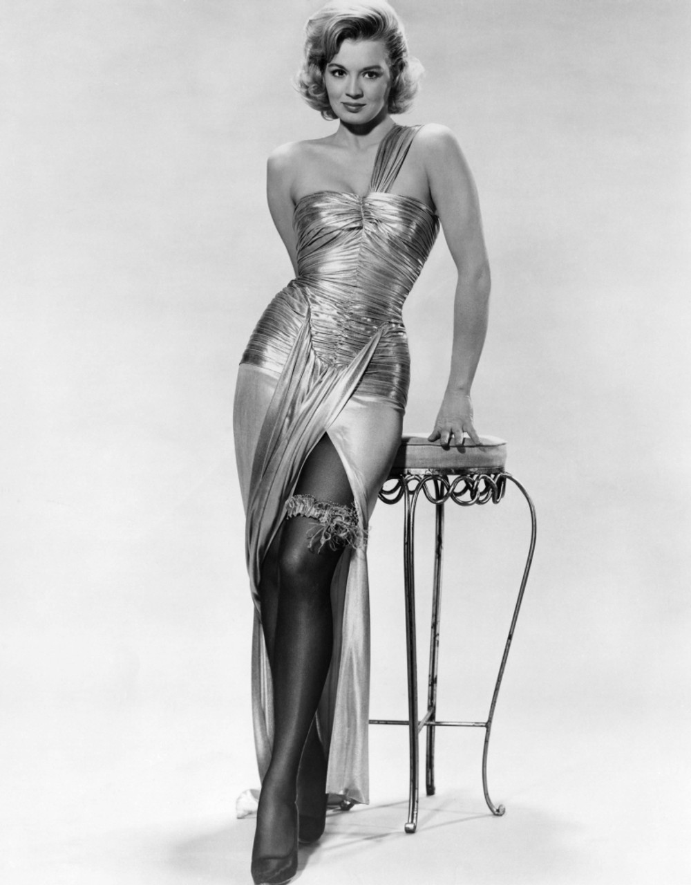 angie-dickinson-hollywoods-trailblazing-icon-and-her-timeless-legacy-JygD Angie Dickinson: Hollywood's Trailblazing Icon and Her Timeless Legacy