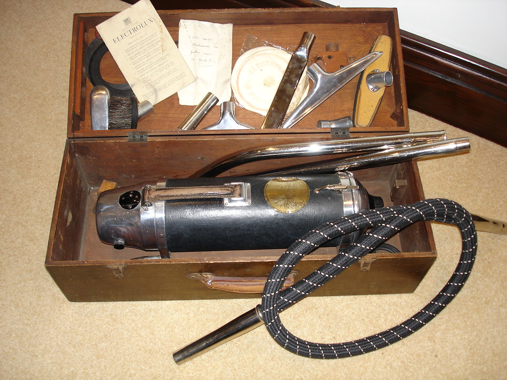 from-old-school-to-iconic-the-story-of-the-1937-electrolux-vacuum-cleaner-HhNH From Old-School to Iconic: The Story of the 1937 Electrolux Vacuum Cleaner