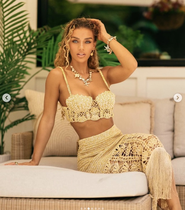 jena-frumes-balancing-fitness-nutrition-and-motherhood-with-grace-tX1l Jena Frumes: Balancing Fitness, Nutrition, and Motherhood with Grace