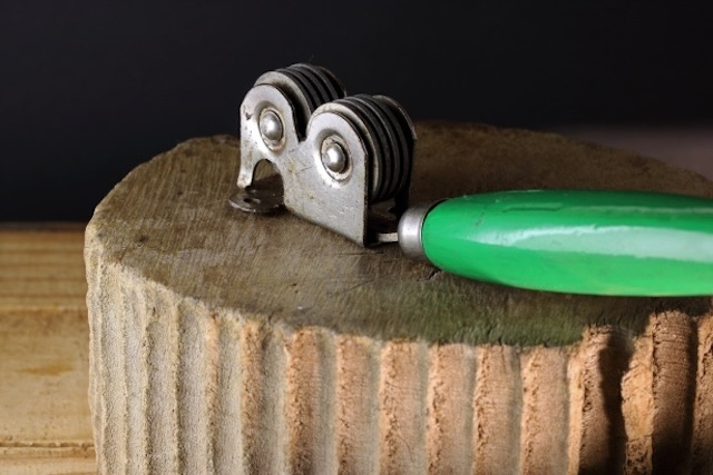 the-vintage-knife-sharpener-preserving-tradition-in-the-kitchen-t0Na The Vintage Knife Sharpener: Preserving Tradition in the Kitchen