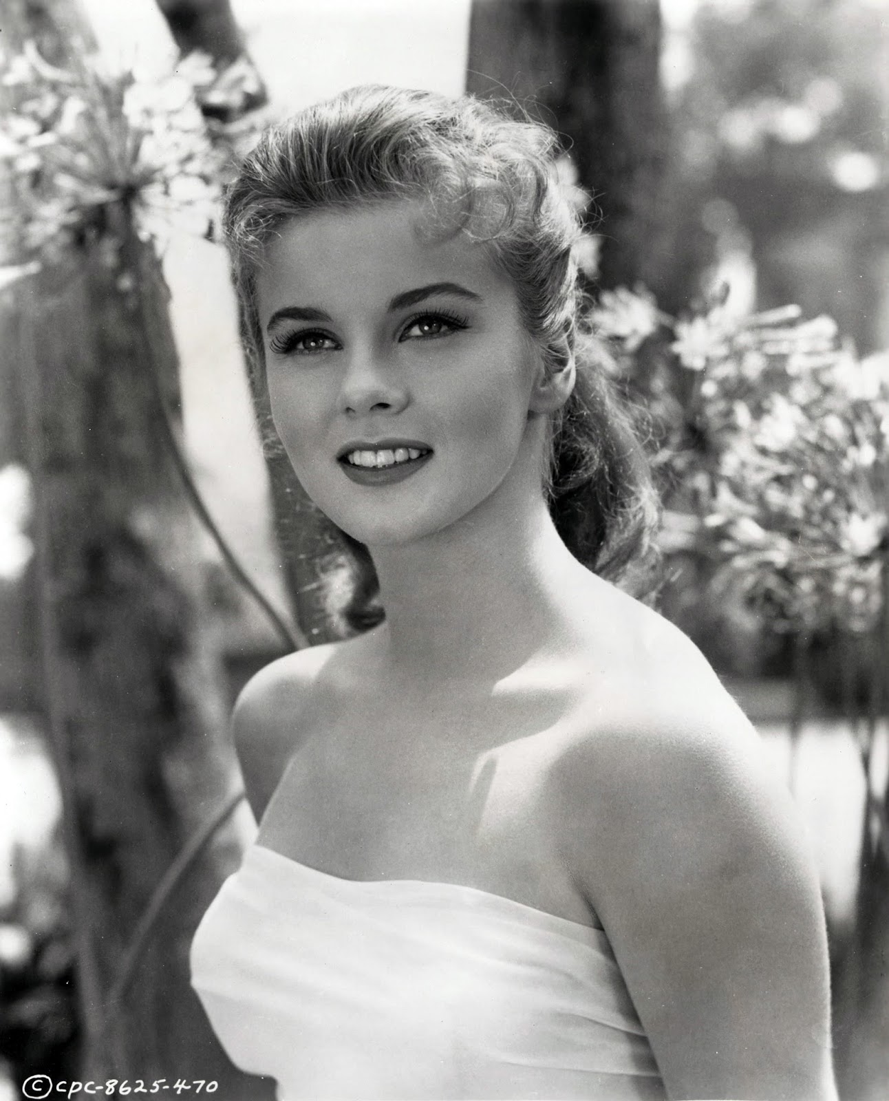 zT0i Ann-Margret: From Swedish Beginnings to Hollywood Icon