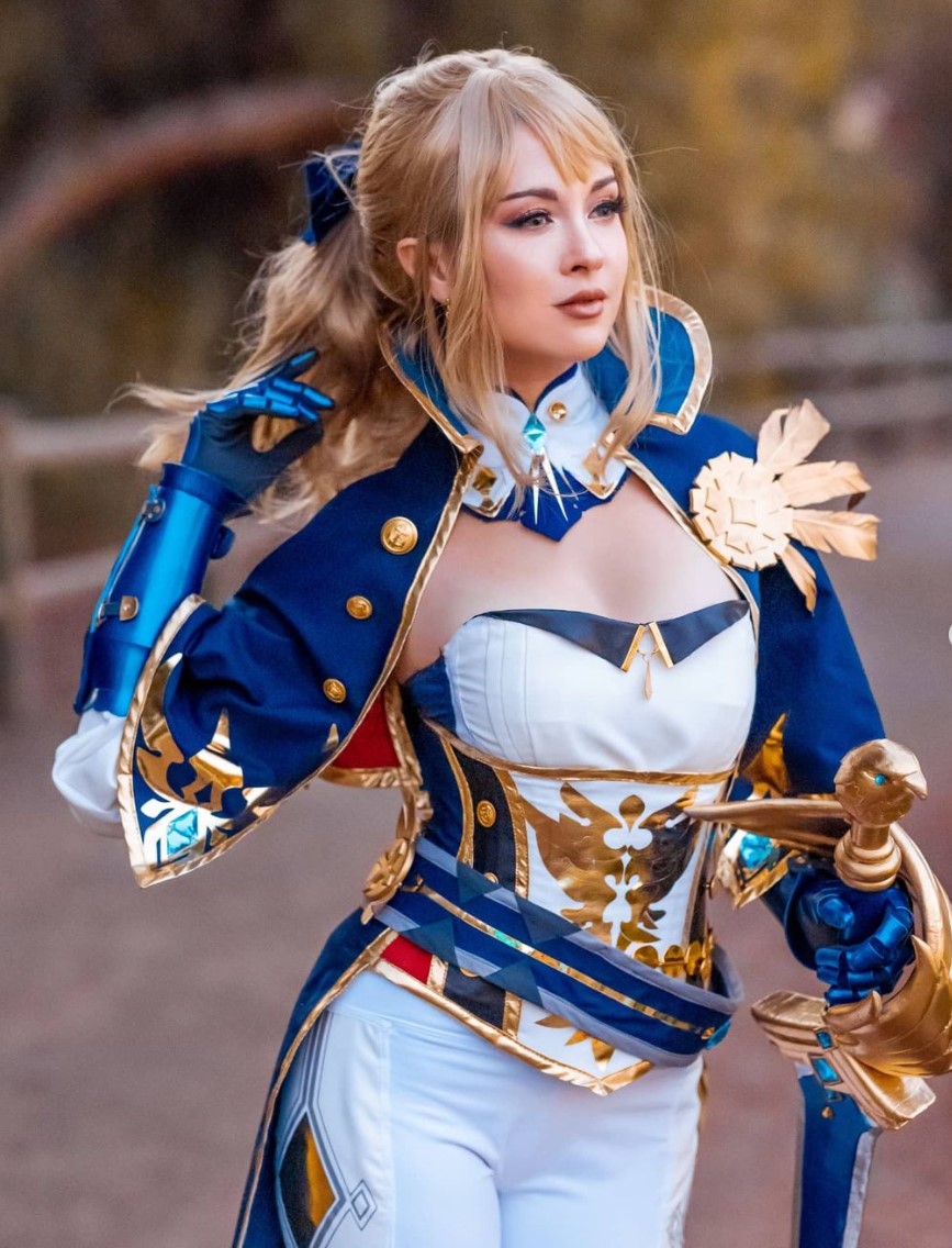 4hT7 Hendoart: Redefining Cosplay with Passion and Precision