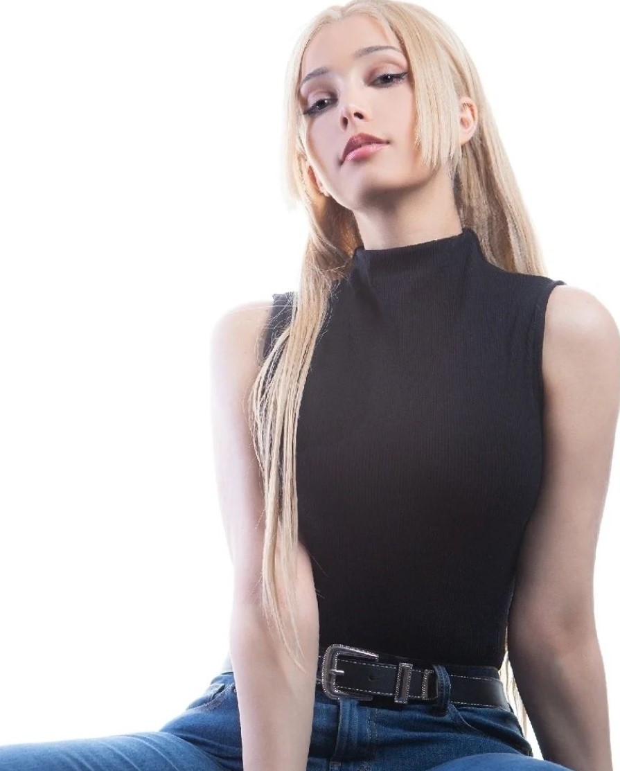 Wb7y KALLISI: The Rising Star in the World of Cosplay