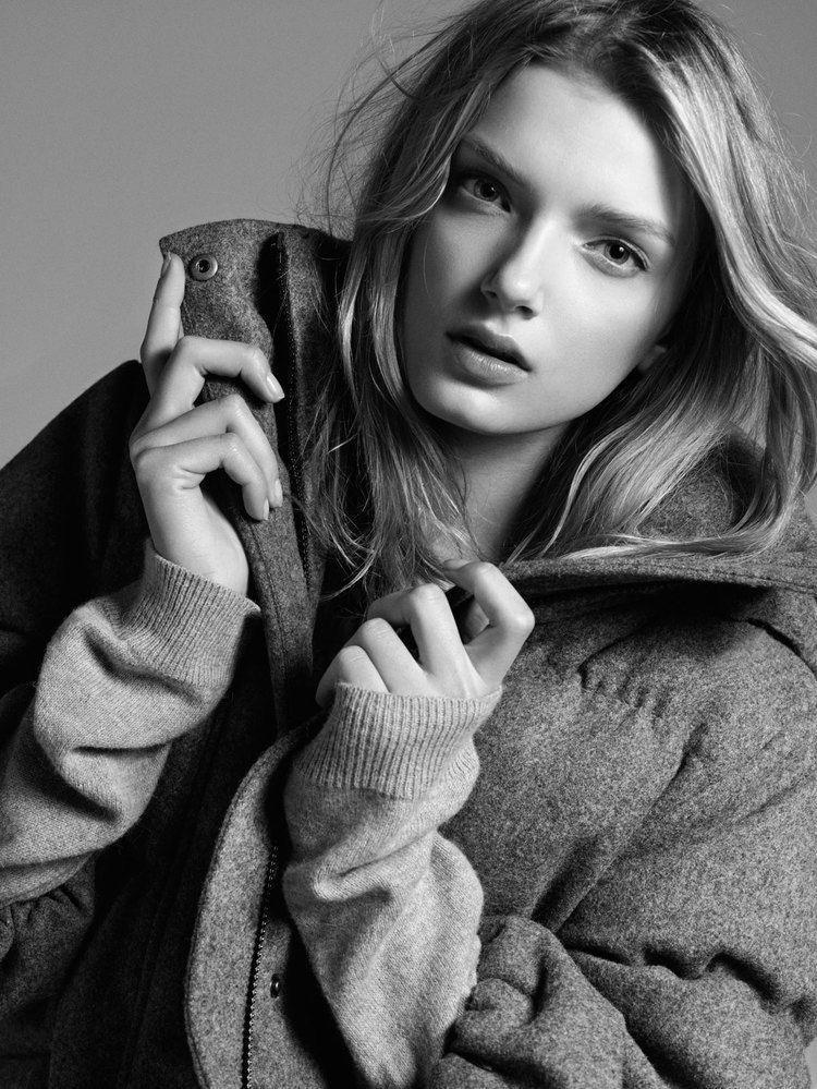lily-donaldson-from-london-to-global-fashion-icon-Gct3 Lily Donaldson: From London to Global Fashion Icon