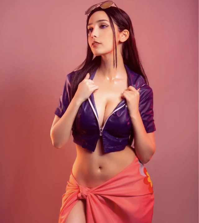 uG5h KALLISI: The Rising Star in the World of Cosplay